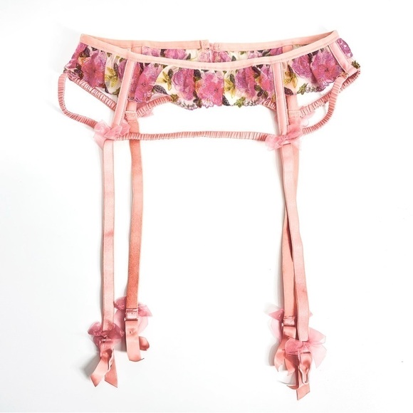Floral Embroidered, Bows, Button Closure Garter Belt NWOT - Picture 1 of 12
